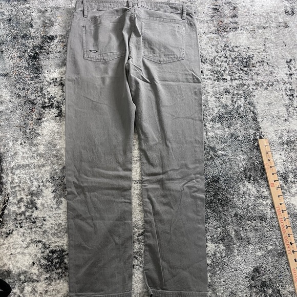 Oakley Men's Chino Pants Gray Men's Size 38W x 32L Regular Fit - Picture 3 of 7